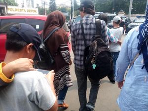Oknum Guru Bahasa Inggris di Depok Diduga Cabuli Murid SD Oknum Guru Bahasa Inggris di Depok Diduga Cabuli Murid SD