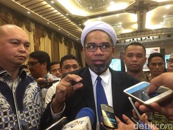 Ngabalin: Postingan Gadis Peluk Jokowi untuk Sebar Hoax