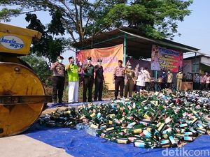 Perangi Pekat, 6.237 Botol Miras Dimusnahkan di Demak Perangi Pekat, 6.237 Botol Miras Dimusnahkan di Demak