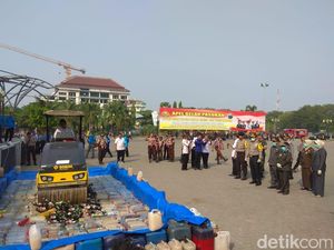 Polres Lamongan Musnahkan Ratusan Barang Bukti Miras dan Narkoba