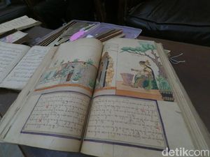 Selain Alquran Kuno, Ini Koleksi Paling Berharga Agus Sulton