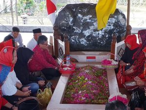 Megawati Tugaskan Hasto Pimpin Ziarah 117 Tahun Bung Karno