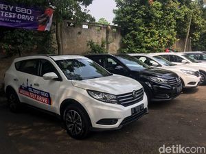 Orang Indonesia Lihat Mobil China: Bodi Mobil Diketuk-ketuk