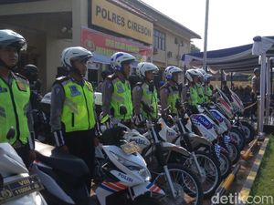Tim Pengurai Macet Siaga di Jalur Mudik Pantura Cirebon Tim Pengurai Macet Siaga di Jalur Mudik Pantura Cirebon