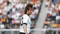Die Mannschaft menyumbang satu pemain lagi. Dia adalah Wolfgang Overath dengan catatan 15 kemenangan. (Foto: Don Morley/AllSport/Getty Images)