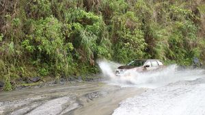 Main Offroad dengan Pesaing Fortuner dan Pajero Sport di Filipina