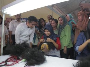 Emil Berkunjung ke Pabrik Wig, Buruh: Nomor 1 Yes, Yang Lain Lewat