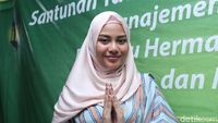 Terlihat Beda, Aurel Hermansyah Tampil Berhijab