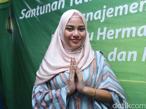 Terlihat Beda, Aurel Hermansyah Tampil Berhijab