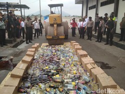 Jadi Sasaran Distribusi Miras, Polisi Trenggalek Musnahkan Barang Bukti