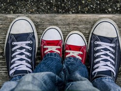 Perlukah Bawa Banyak Alas Kaki untuk si Kecil Saat Traveling?