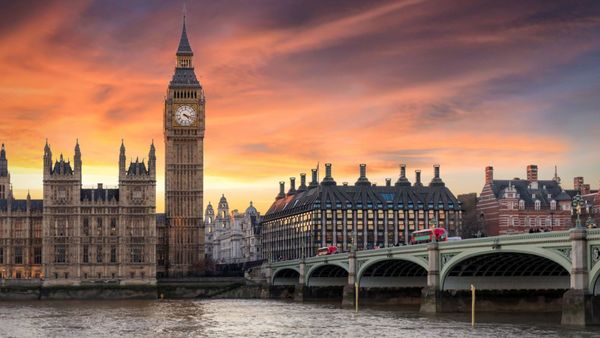 10 Menara Jam Terindah di Dunia