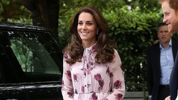 10 Selebriti Stylish Pakai Rancangan Kate Spade