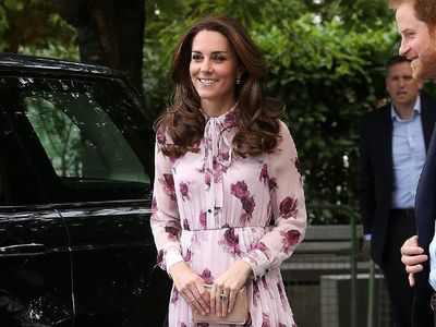 10 Selebriti Stylish Pakai Rancangan Kate Spade