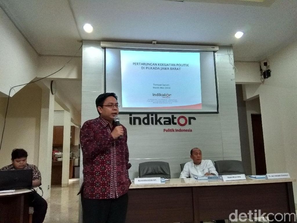 Meski Lebih Populer, Elektabilitas Demiz di Bawah Ridwan Kamil Meski Lebih Populer, Elektabilitas Demiz di Bawah Ridwan Kamil