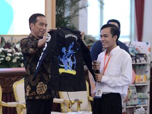 Jabar Hari Ini: Pelajar Doyan Mabuk Rebusan Pembalut-Kisah Bona Pencolek Jokowi Jabar Hari Ini: Pelajar Doyan Mabuk Rebusan Pembalut-Kisah Bona Pencolek Jokowi