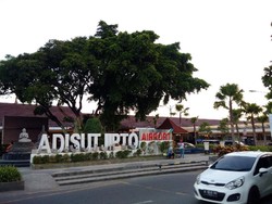 Runway Diserbu Ribuan Burung, Bandara Yogya Sempat Ditutup