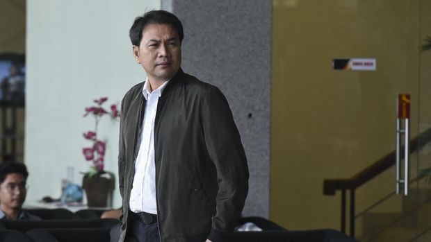 Ketua Badan Anggaran DPR Azis Syamsuddin diperiksa di gedung KPK, Jakarta, Rabu (6/6). Politisi Partai Golkar itu diperiksa KPK sebagai saksi dalam kasus korupsi proyek pengadaan KTP elektronik dengan tersangka Irvanto Hendra Pambudi Cahyo dan pengusaha Made Oka Masagung. ANTARA FOTO/Hafidz Mubarak A/ama/18
