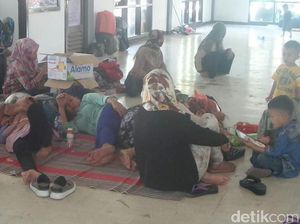 Ratusan Calon Penumpang Tujuan Madura Keleleran di Pelabuhan Jangkar