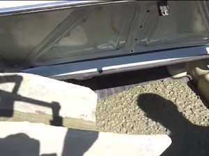 Ada-ada Saja, Sedan Ini Diisi Beton 5 Ton