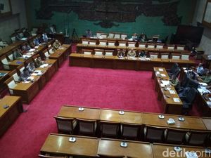 Bos Bank Mandiri, BNI, dan CIMB Niaga ke DPR Bahas Kesiapan Lebaran