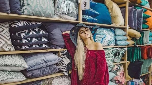 Ketika Toko Perkakas Jadi Lokasi Pemotretan Foto Kece