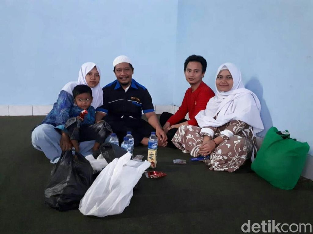 Bahagia, Narapidana Lapas Ciamis Buka Bersama dengan Keluarga Bahagia, Narapidana Lapas Ciamis Buka Bersama dengan Keluarga