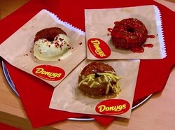 Terbaru! Ini Donug, Paduan Donat dan Nugget Kreasi Pasangan Asal Melbourne