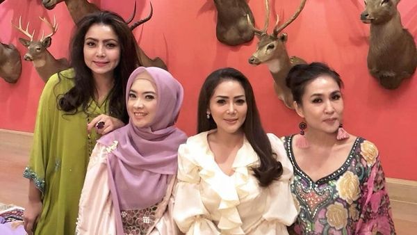 Foto: Gaya Mayangsari Gelar Bukber Bareng Sosialita di Rumahnya