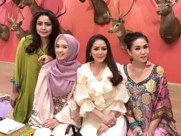 Foto: Gaya Mayangsari Gelar Bukber Bareng Sosialita di Rumahnya