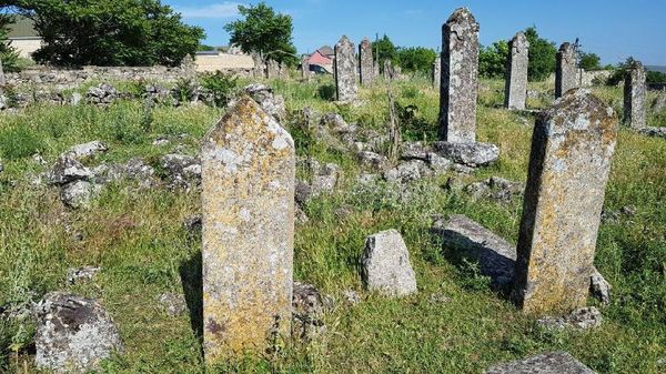 Misteri Relasi Nisan Kuno di Azerbaijan & Indonesia