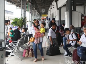 Aksi Pendongeng Ramaikan Kegiatan Mudik Ramah Anak