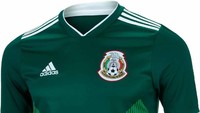 Jersey Meksiko tak kalah kerennya, dengan warna hijau tua dan motif di bagian pinggang berwarna hijau muda. (Foto: Internet)
