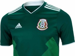 Jersey Meksiko tak kalah kerennya, dengan warna hijau tua dan motif di bagian pinggang berwarna hijau muda. (Foto: Internet)
