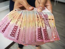 Hitungan Lengkap UMP 2021, Cukup Nggak buat Hidup Sebulan?