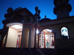 Masjid Nuruddin Di Bawah Langit Senja