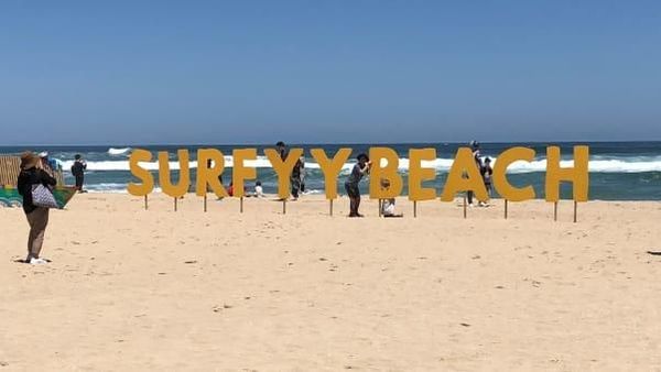 Foto: Surfing di Perbatasan Korea Selatan dan Utara