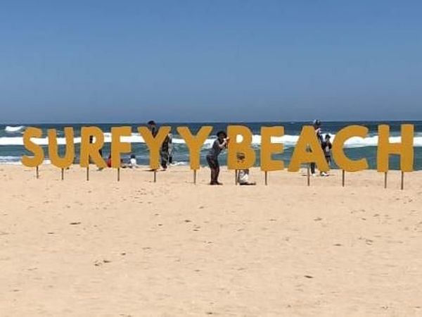 Foto: Surfing di Perbatasan Korea Selatan dan Utara