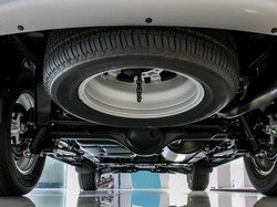 Ban Mobil Tertancap Paku tapi Tak Bocor, Apa Masih Aman Dibawa Jalan?