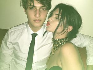 Kendall Jenner dan Anwar Hadid Kepergok Berduaan di Kamar Hotel