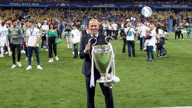 Zidane Tak Terganggu Rumor Mourinho ke Madrid