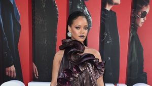 8 Selebriti Tampil Dramatis di Premier Oceans 8