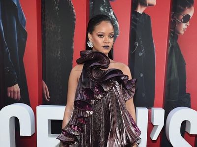 8 Selebriti Tampil Dramatis di Premier Oceans 8