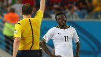 Pemain Ghana, Sulley Muntari, juga membukukan catatan lima kartu kuning. Dia bermain dalam sembilan laga di tiga Piala Dunia. (Foto: Robert Cianflone/Getty Images)