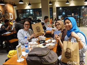 Wah! Pengunjung Warunk Upnormal Nggak Nyangka, Bukber dTraktir Detikcom
