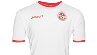 Jersey Tunisia juga tampak minimalis dengan warna putih polos dan bagian kerah serta lengannya diberi sedikit sentuhan warna merah. (Foto: internet)