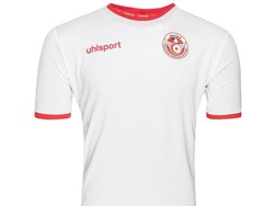 Jersey Tunisia juga tampak minimalis dengan warna putih polos dan bagian kerah serta lengannya diberi sedikit sentuhan warna merah. (Foto: internet)
