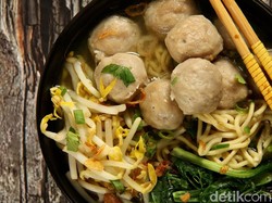 Menu Ke-26 : Segarnya Bakso Ayam dan Sapi Berkuah Gurih untuk Buka dan Sahur
