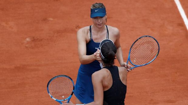 Garbine Muguruza meraih kemenangan perdana atas Maria Sharapova.
