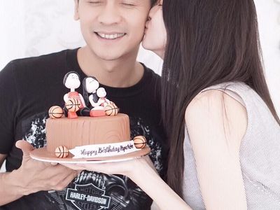 Romantisnya Adi Nugroho Saat Kulineran Bareng Istri